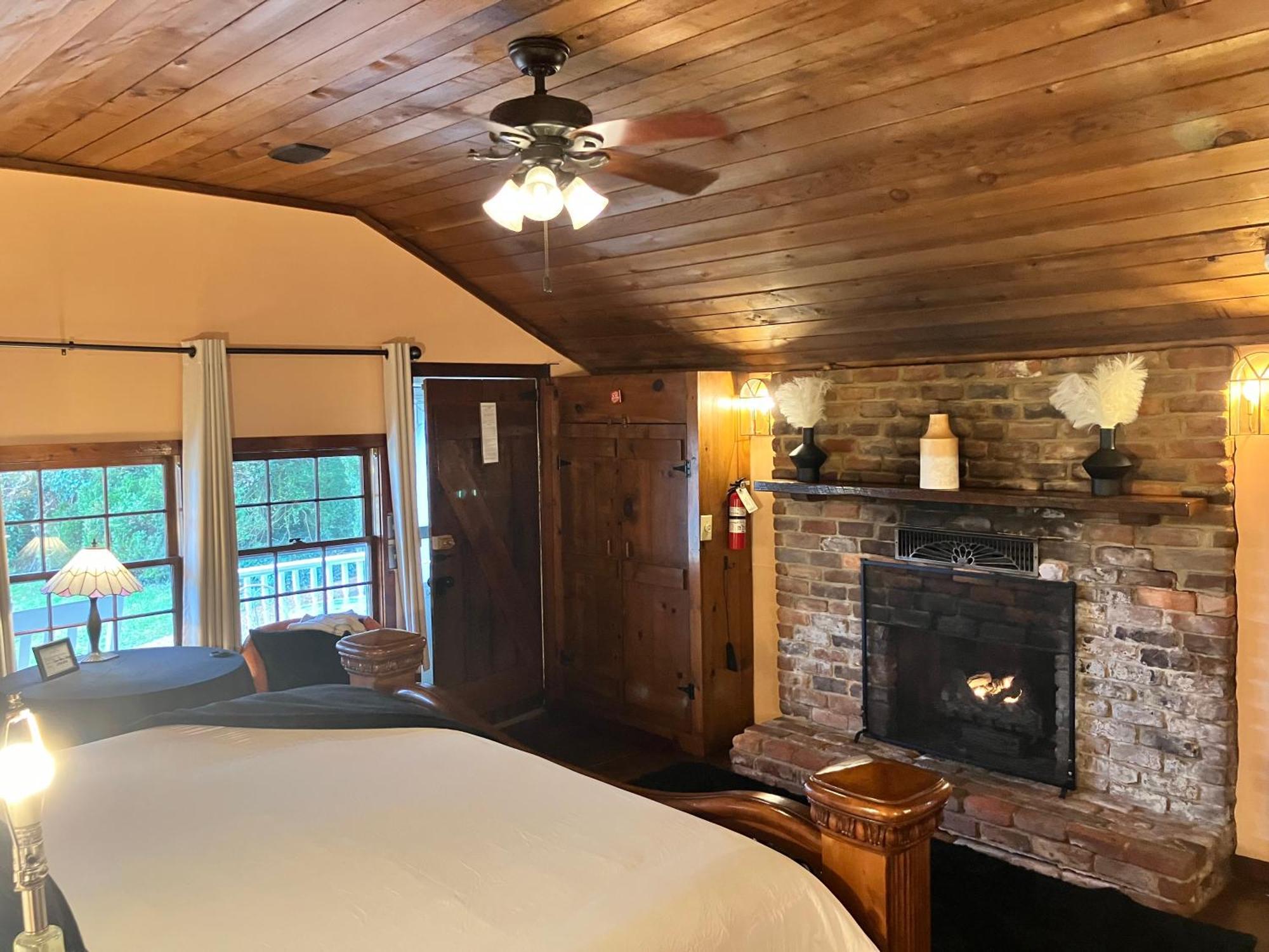 Prospect Hill Inn & Restaurant Zion Crossroads Екстер'єр фото